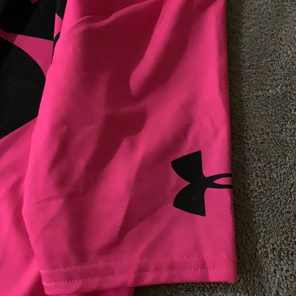 NWT Women’s Under Armour Tee - Picture 4 of 6
